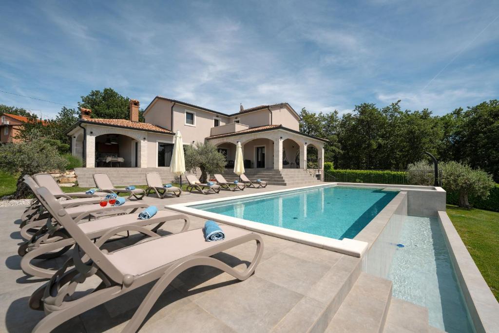 Πισίνα στο ή κοντά στο Villa Maria Markovici
