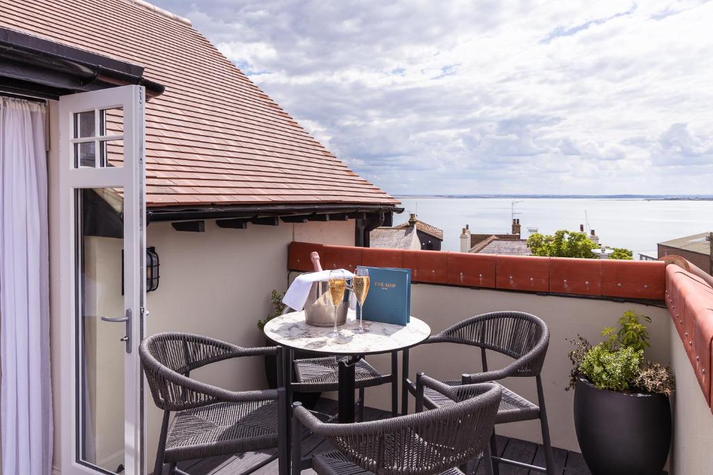 The Ship Hotel - Suite With Terrace