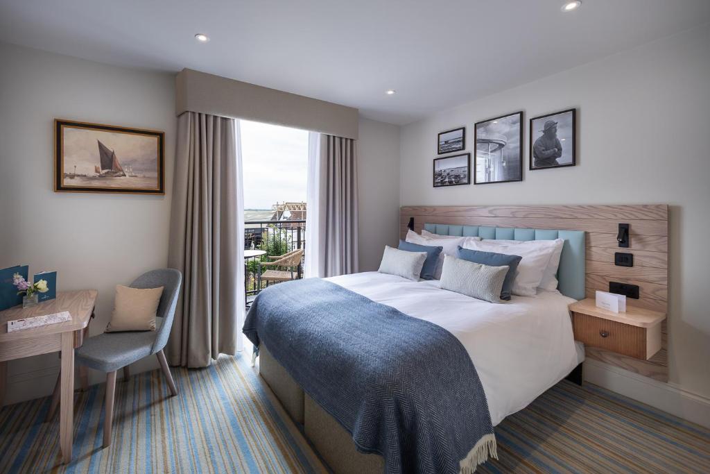 The Ship Hotel - Deluxe Double Room With Balcony And Sea View