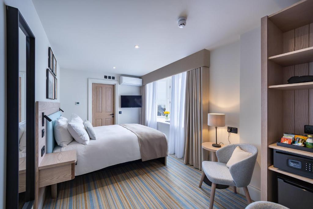 The Ship Hotel - Deluxe Double Room With Sea View