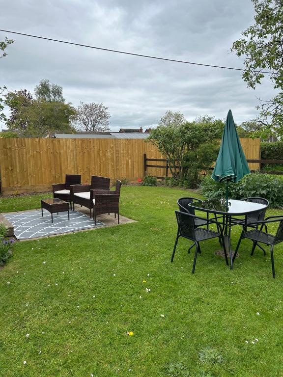 Zahrada ubytování Dog & Family Friendly Private Cottage in Orleton
