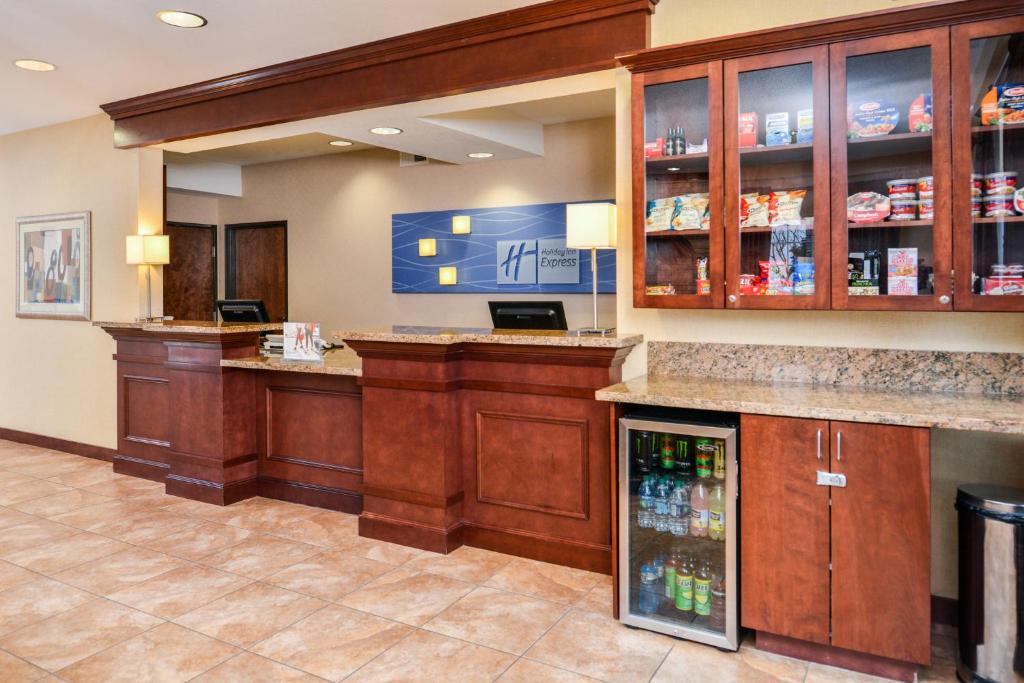 Holiday Inn Express Hotel & Suites Portland - Jantzen Beach by IHG photo