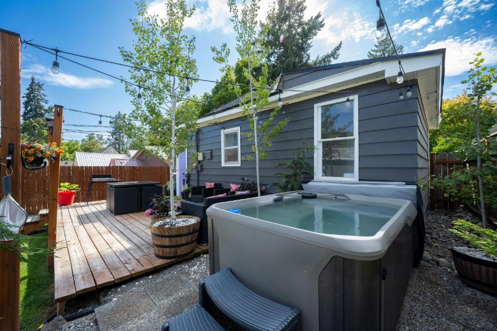 a tiny house with a tub in a backyard at Pengs Place in Coeur d'Alene