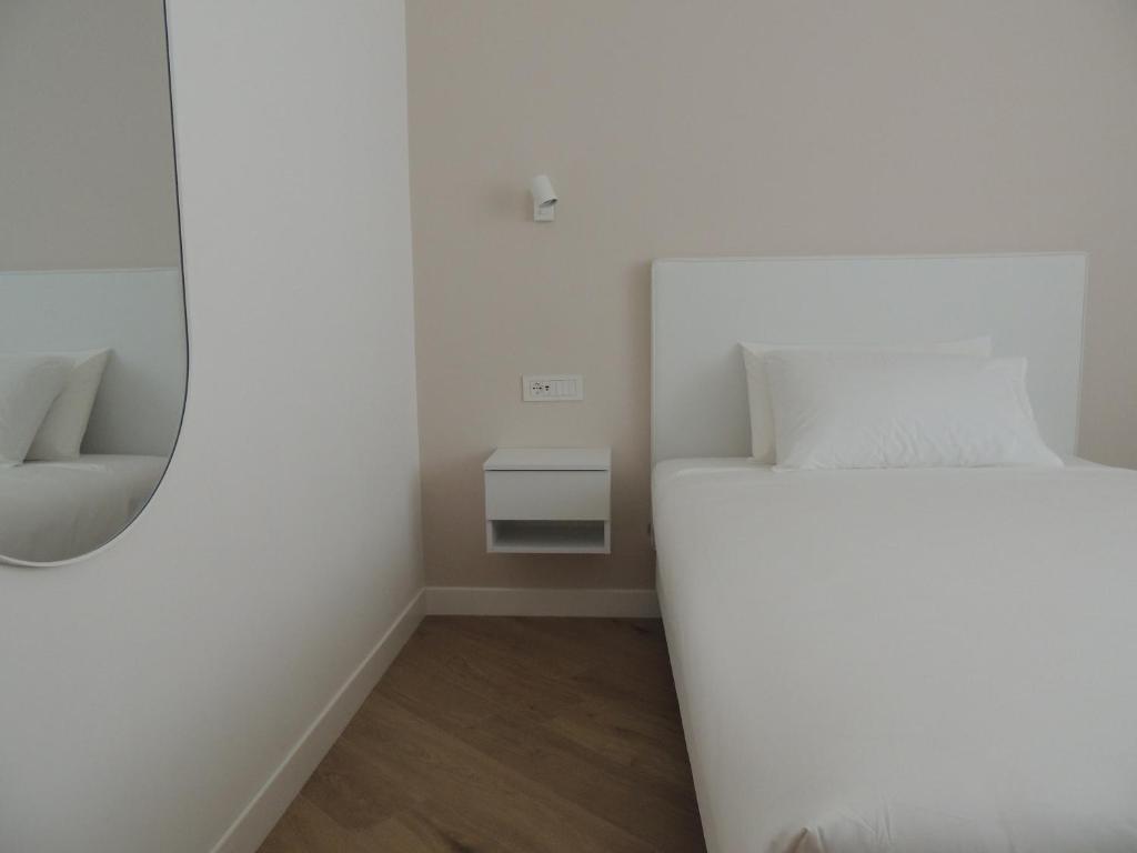 Sunset Maida - Deluxe Single Room