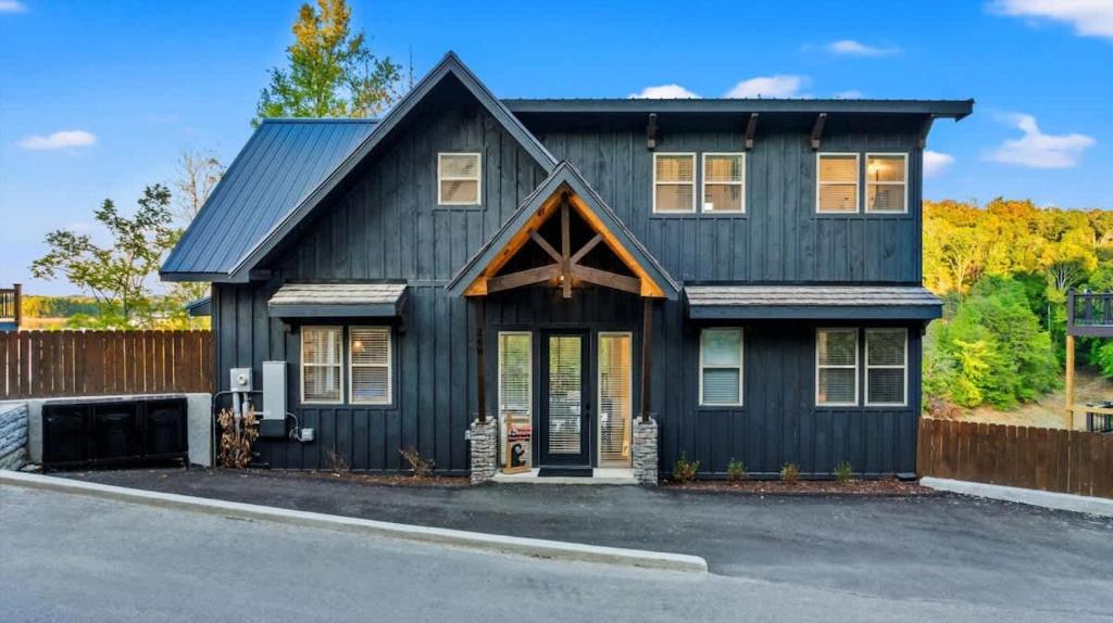 Το κτήριο όπου στεγάζεται  η παραθεριστική κατοικία