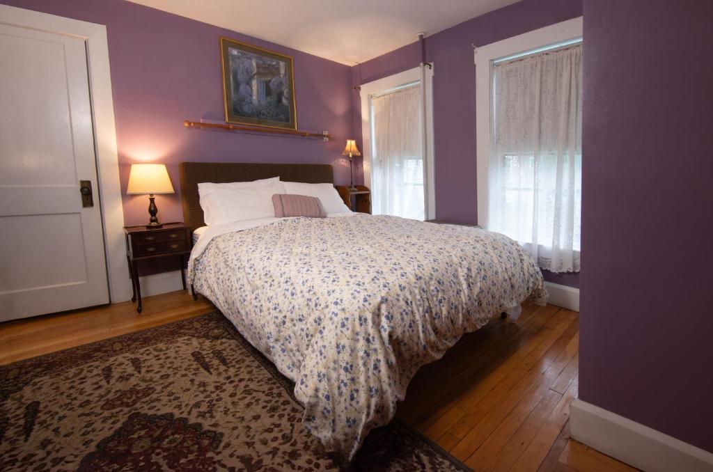 The Monadnock Inn - Queen Suite