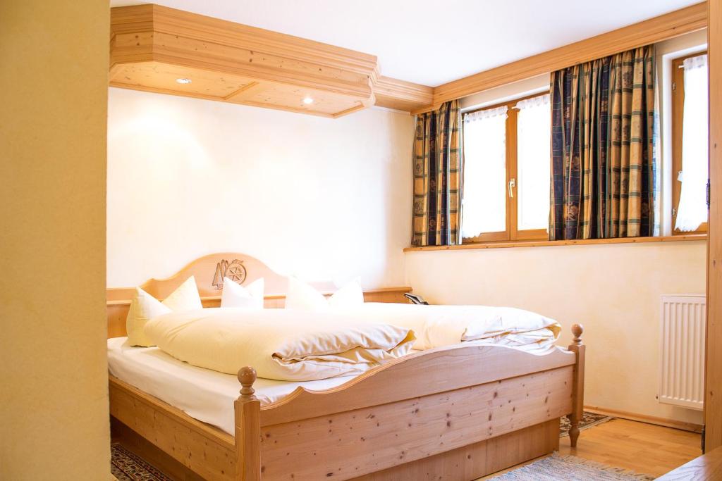 Postel nebo postele na pokoji v ubytování Hotel Tannenmühle