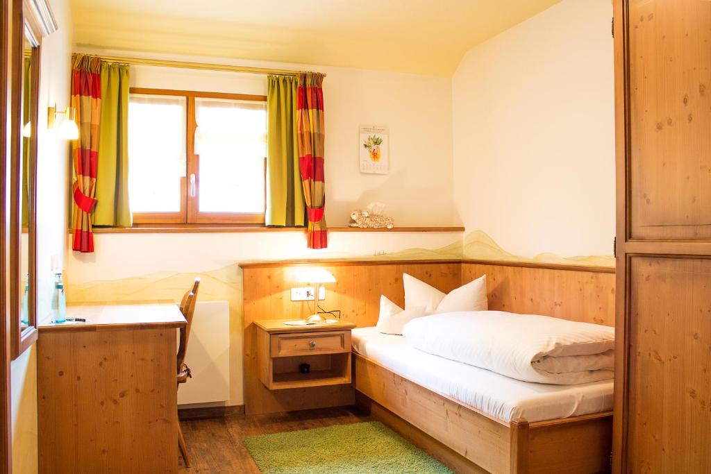 Postel nebo postele na pokoji v ubytování Hotel Tannenmühle