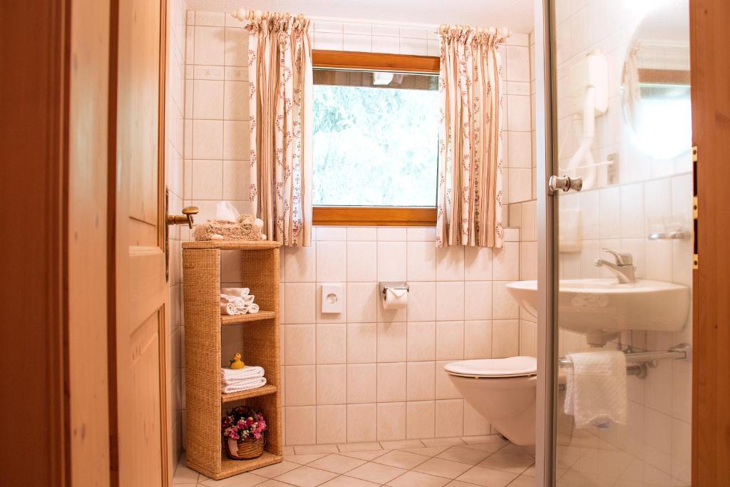 Koupelna v ubytování Hotel Tannenmühle