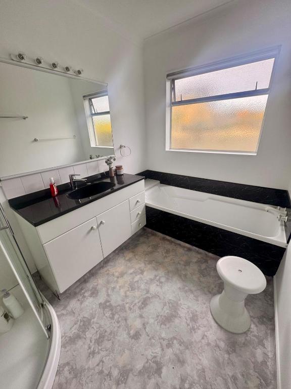 Walk to wineries - Modern retreat - Resim 3