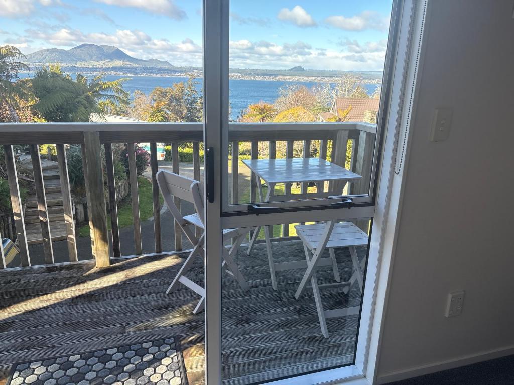 Ewing Escape, Acacia Bay, Taupo - Resim 4