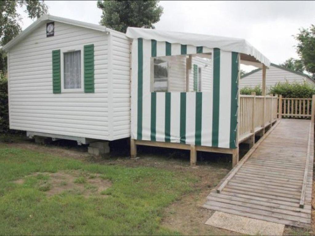 Budova, kde se kemp nachází