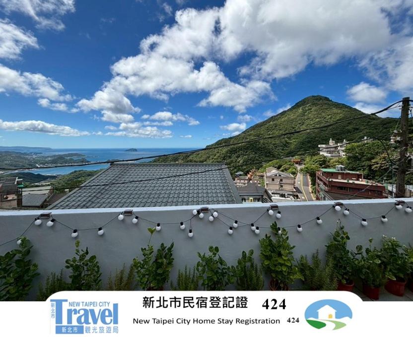 a view from the roof of a building with a mountain at 微旅民宿 近老街 觀景露台 歡迎獨旅 in Jiufen