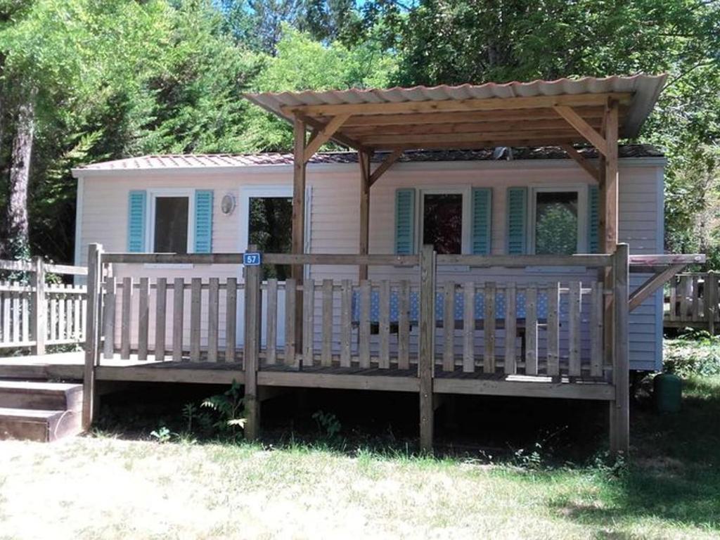 Photo de la galerie de l'établissement Mobil home 26m² avec Terrasse - 4 personnes - API-1-52-339, à La Cassagne