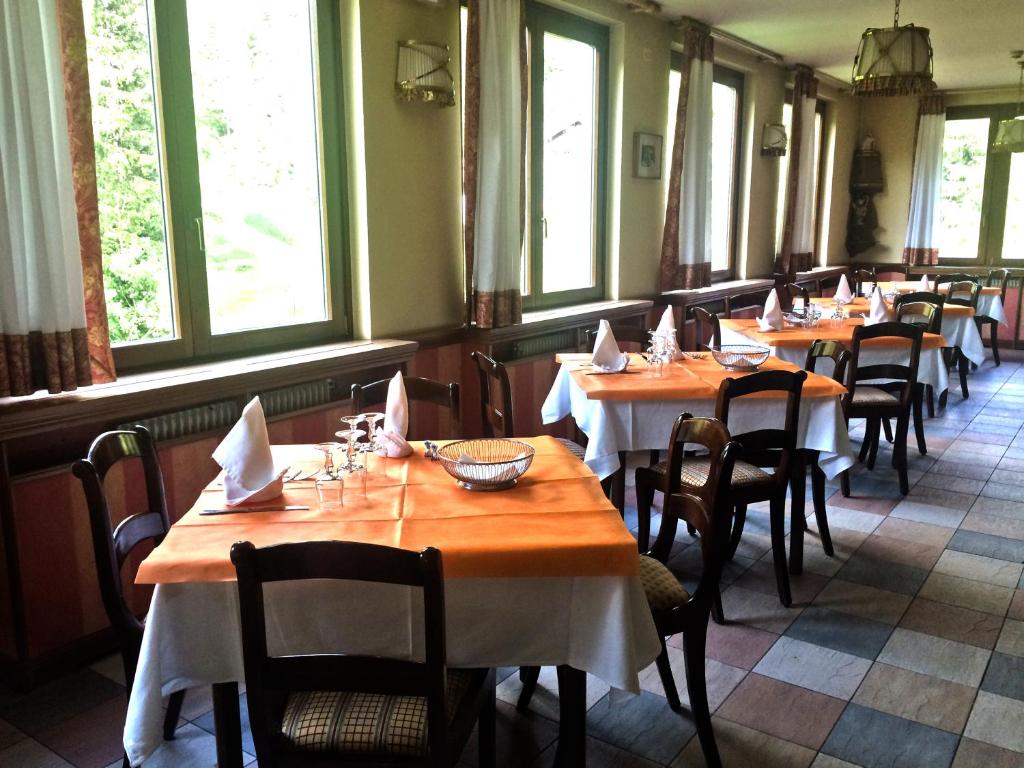 Restaurace v ubytování IHR Hotel Villa Emma