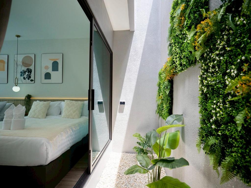 Ένα ή περισσότερα κρεβάτια σε δωμάτιο στο SUNNY BEAM Pool Villa Cha-am