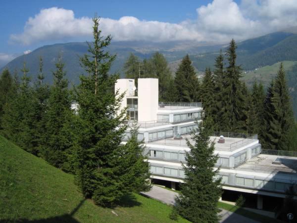 a large white building in the middle of trees at Res.Albar&egrave;/Solaria Apt.Solandra in Mezzana