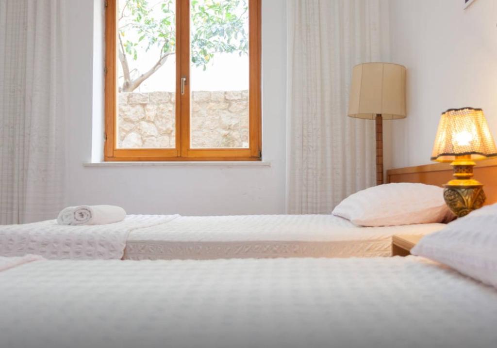 Posteľ alebo postele v izbe v ubytovaní Apartment and Rooms Villa Marijo