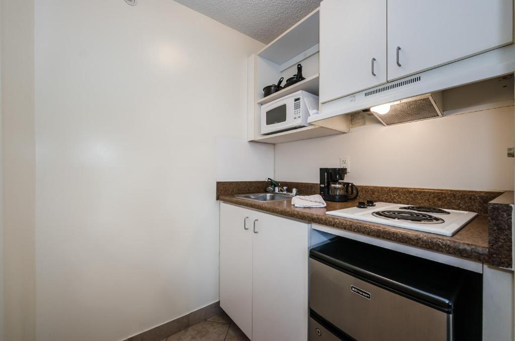 Tampa Bay Extended Stay Hotel - 