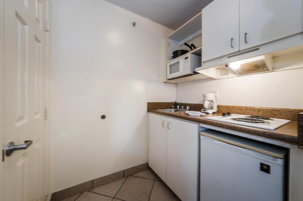 Tampa Bay Extended Stay Hotel - 