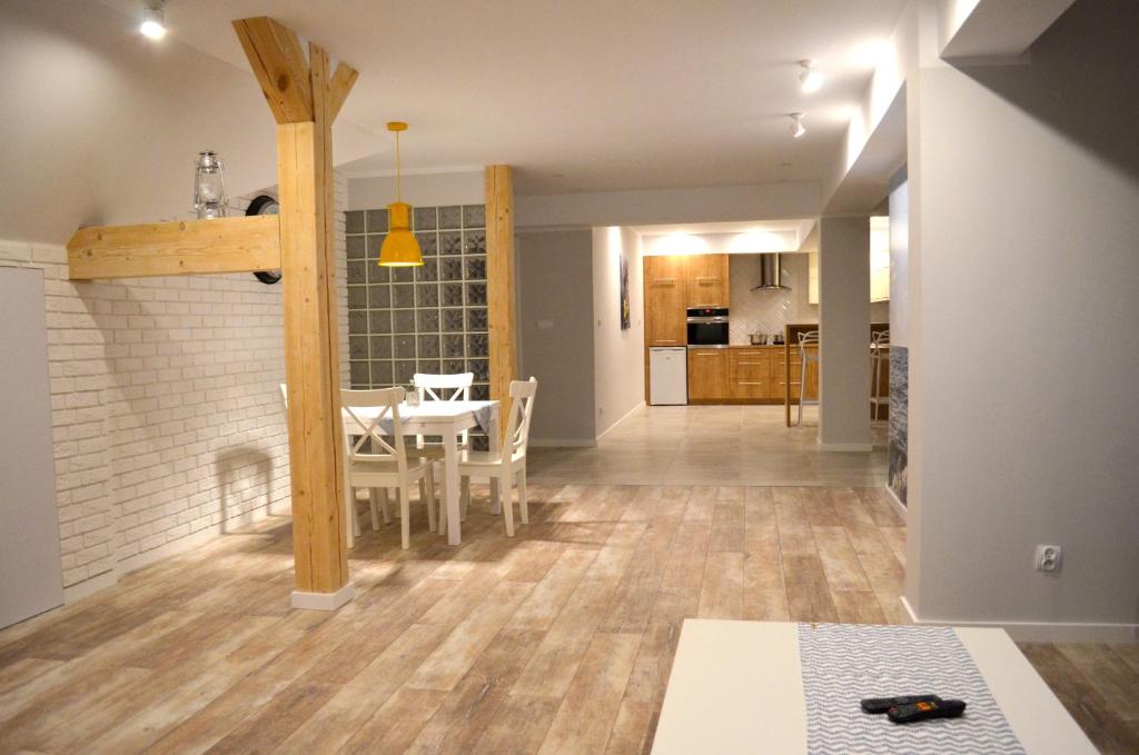 Kuchyňa alebo kuchynka v ubytovaní Apartamenty Sailor i Comfort House Giżycko