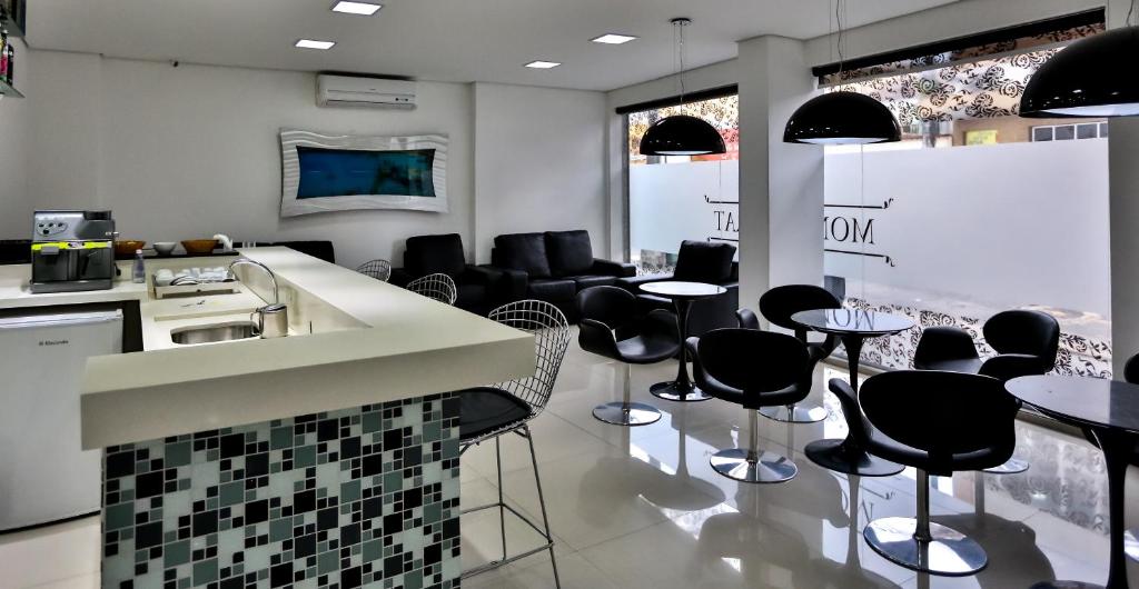 A cozinha ou kitchenette de Monte Serrat Hotel