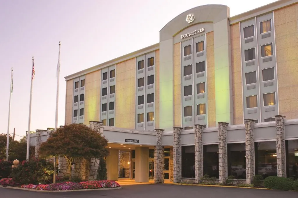 DoubleTree by Hilton Pittsburgh Airport.