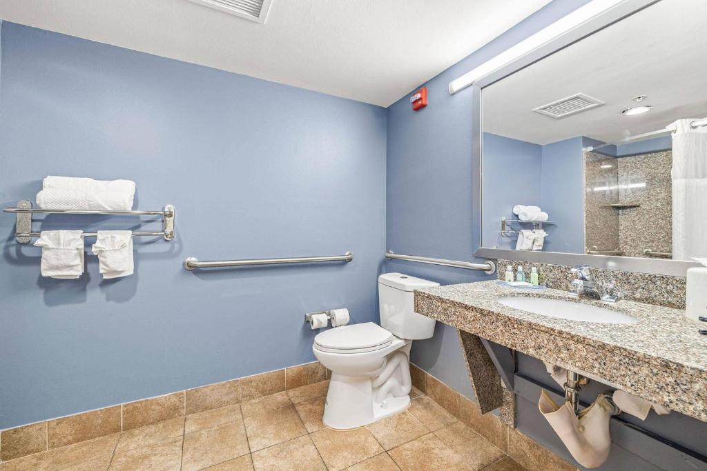 Quality Inn & Suites Tampa near Fairgrounds and Casino photo