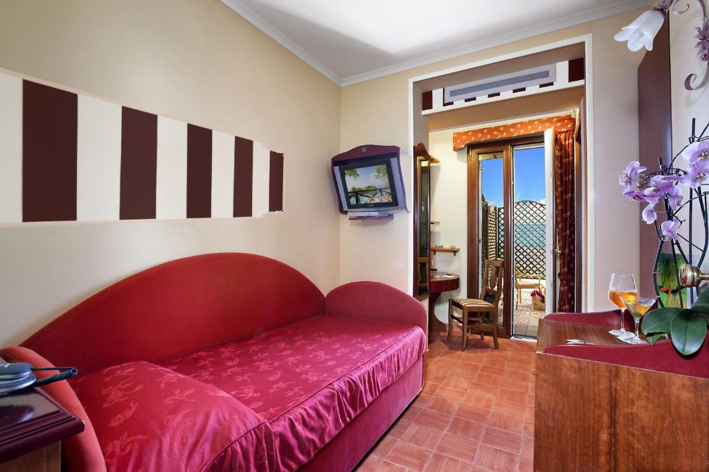 TV a/nebo společenská místnost v ubytování Hotel Prestige