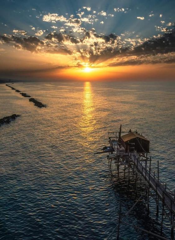 a boat in the water with the sunset in the background at Partenope in Termoli