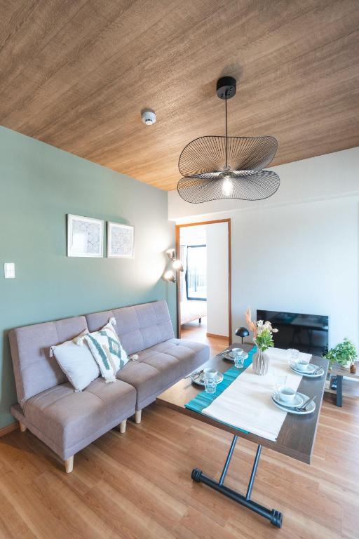 a living room with a couch and a table at JR住吉駅徒歩30秒 眺望抜群の貸切ペントハウスLn30 in Kobe