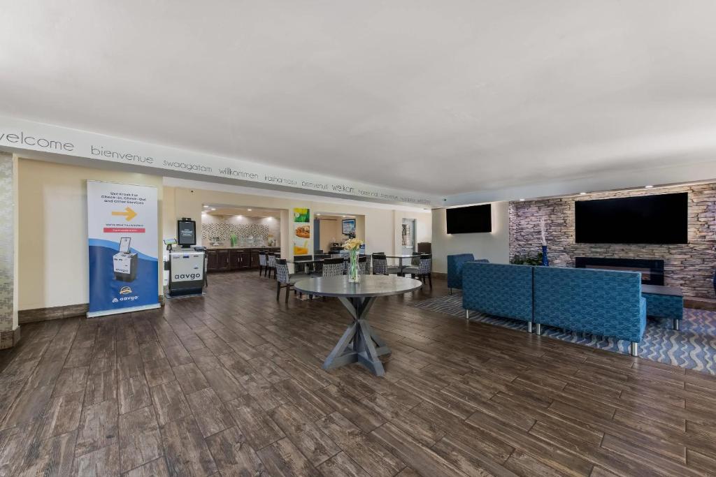 Quality Inn & Suites Airport photo
