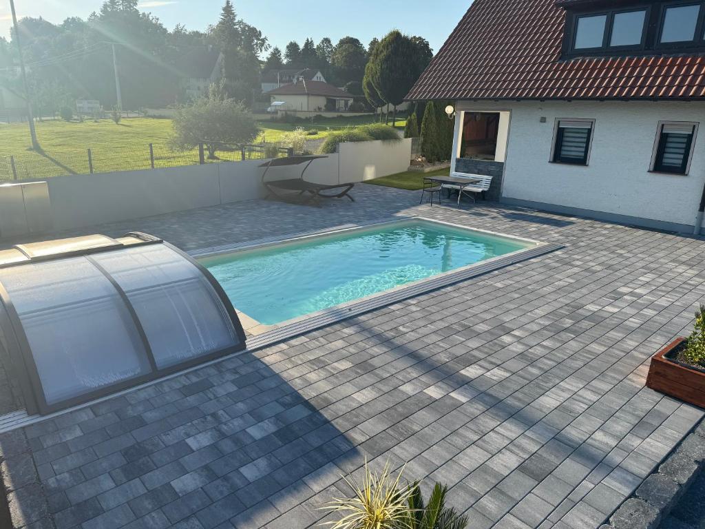 Bazén v ubytování Ferienhaus in Seenähe nebo v jeho okolí