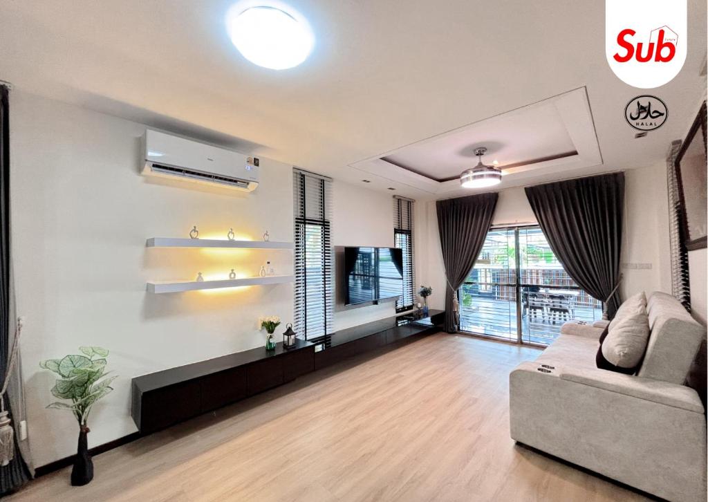 a living room with a couch and a tv at Halal Luxury Villa Near Airport Hat Yai in Ban Thung Ri