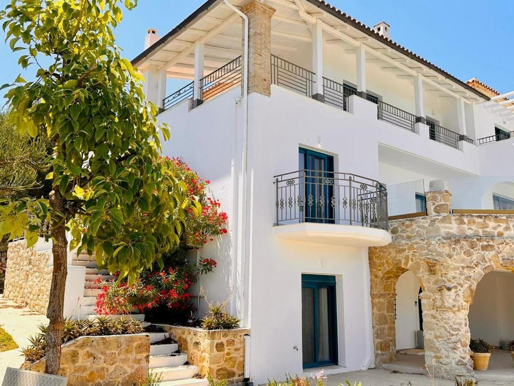 Το κτήριο όπου στεγάζεται  η βίλα