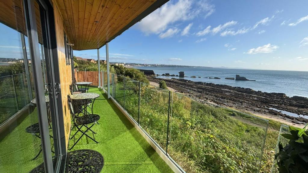 Luxury beach front rooms- PMA, Kirkcaldy (updated prices 2026)