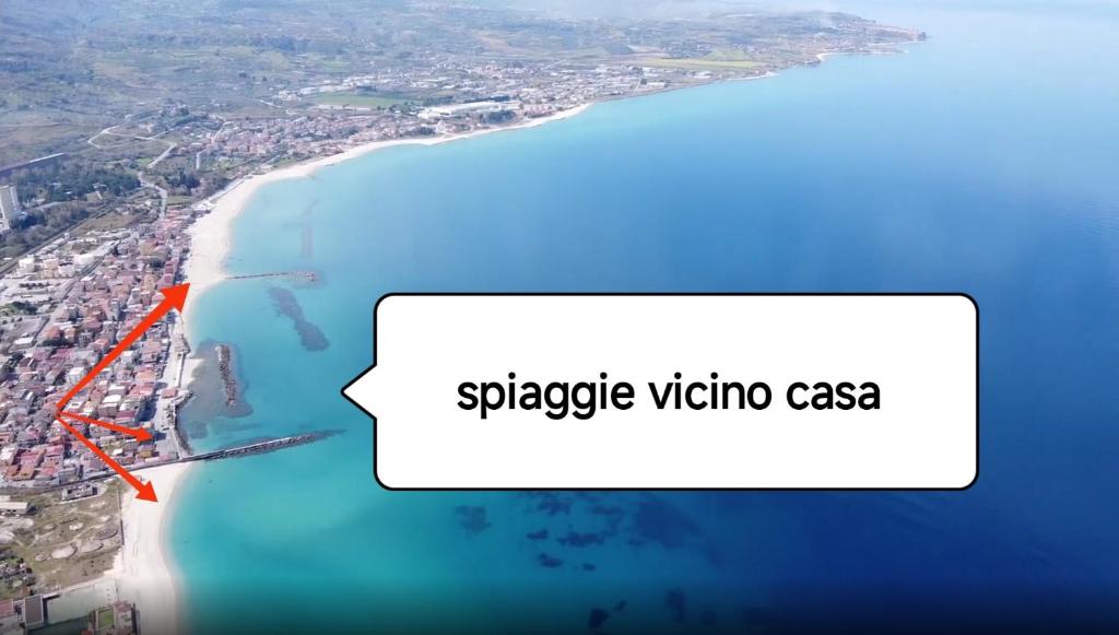 ヴィボ・バレンティア・マリーナにあるLa Casetta Bianca Vicino Mareの赤目印付き海岸の空中風景
