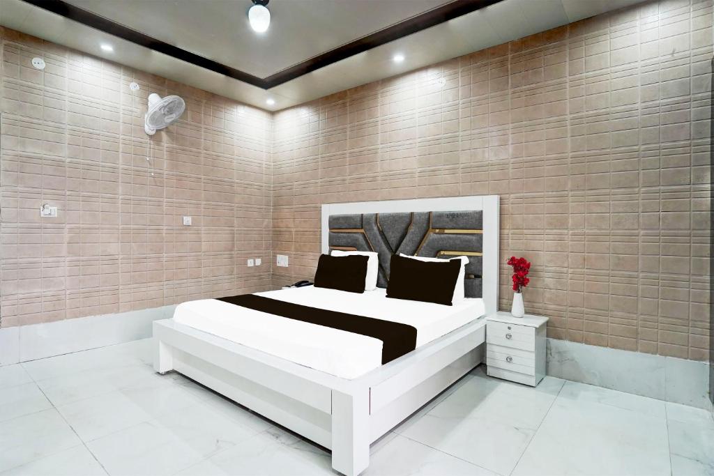 Gallery image of HOTEL O RUNAWAY in Noida