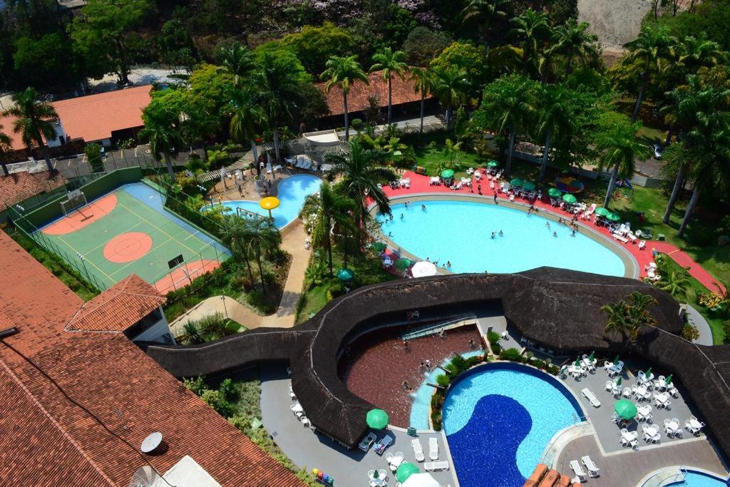 an overhead view of a swimming pool at a resort at Hot Springs Piscinas 24horas - Central de Reservas in Caldas Novas