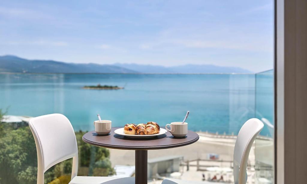 Aminess Vival Lišanj Family Hotel - Premium Family Room With Balcony And Sea View