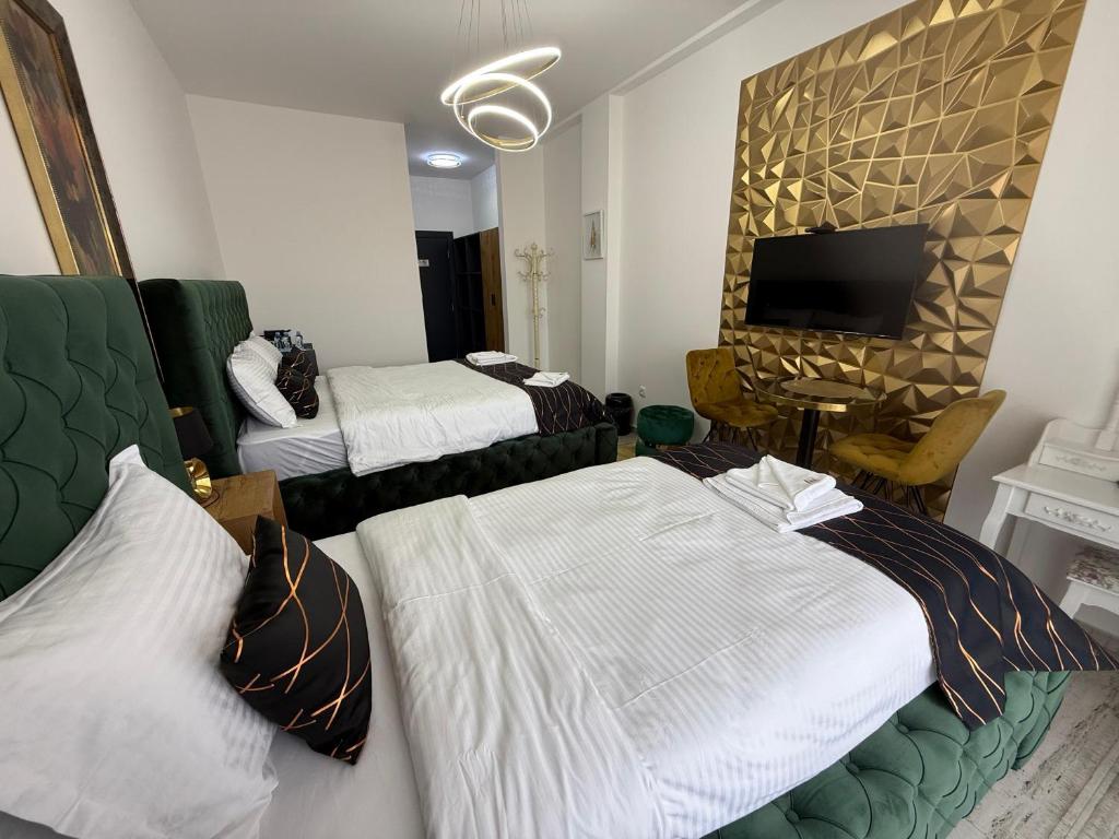 Golden Hill Palace - Chambre Triple Avec Terrasse