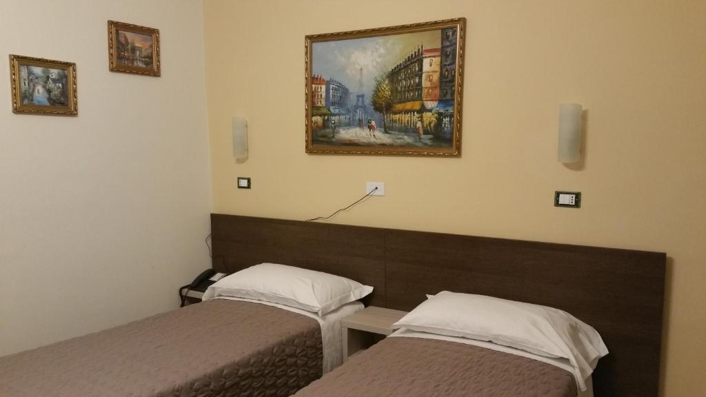 Postel nebo postele na pokoji v ubytování Hotel Tommaseo