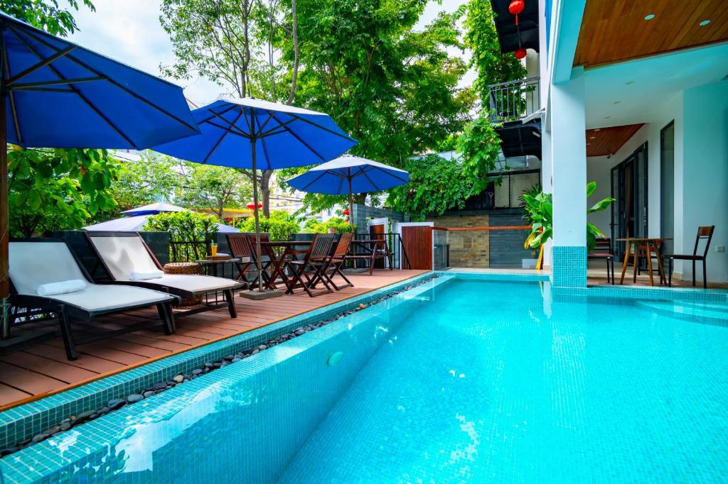Restaurant & Lounge