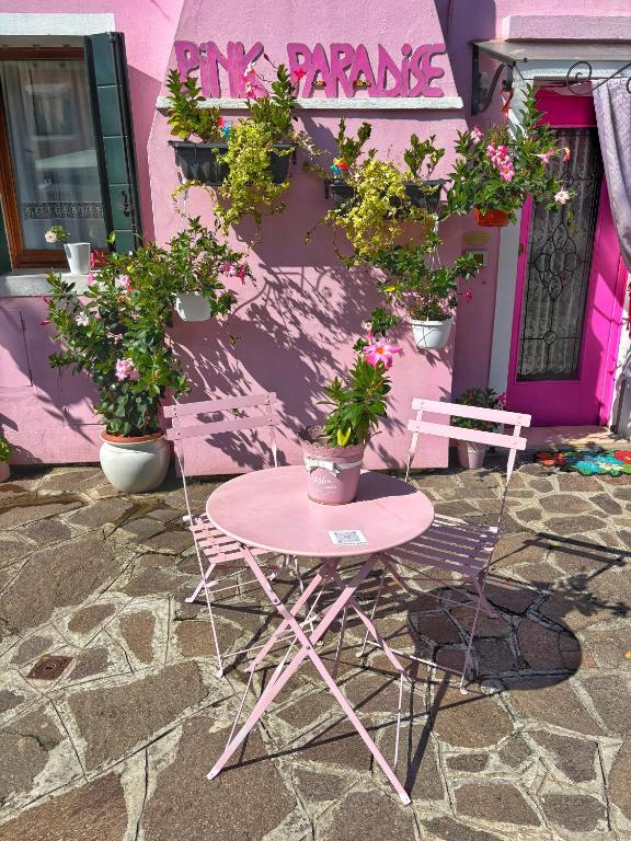 Күйеуі мас болып, күйеуінің достары әйелін сиқыған. Sea of Sperm онлайн режимінде қараңыз