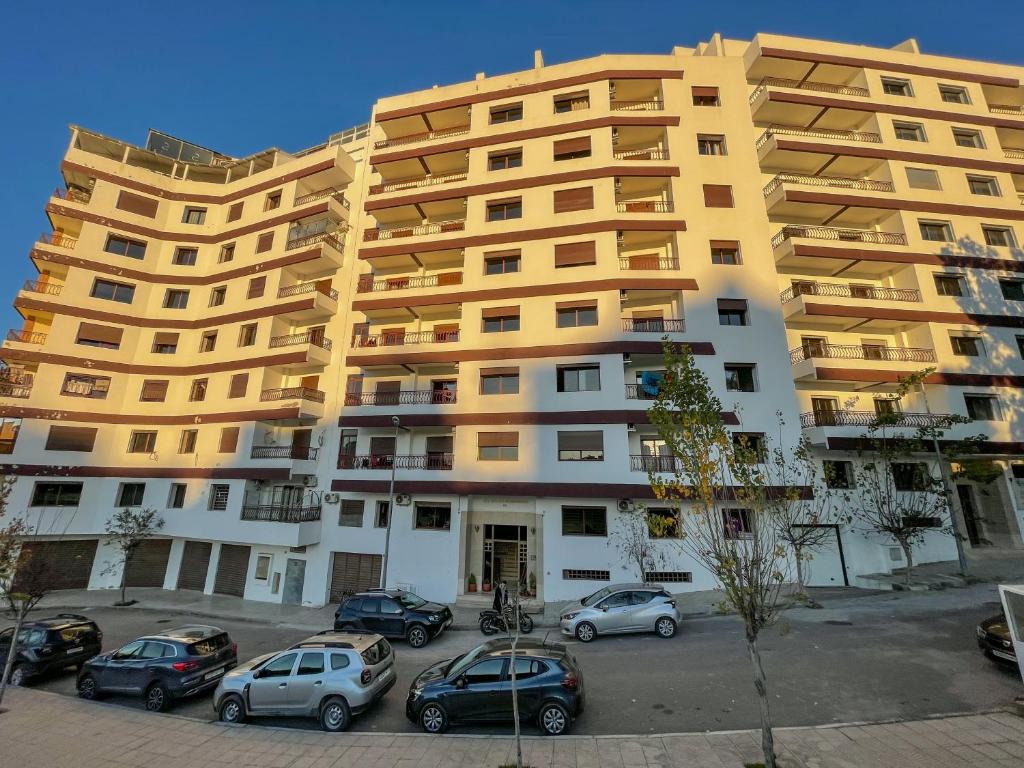 Το κτήριο όπου στεγάζεται  το διαμέρισμα