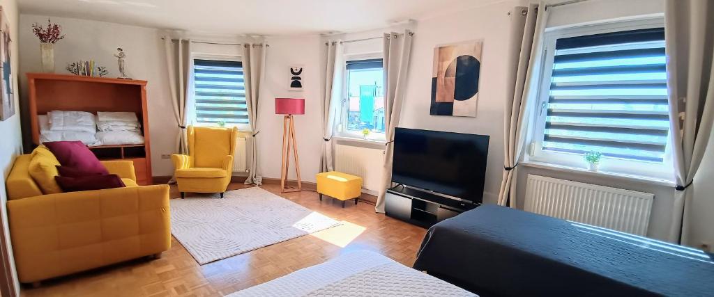 TV a/nebo společenská místnost v ubytování GADD Ferienwohnung # 003 Glück an der Donau # Best Premium Living 24#7 Check in