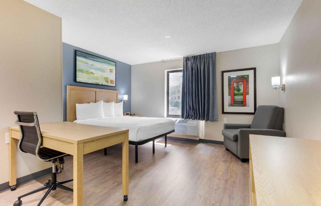Extended Stay America Suites - Arlington - Six Flags - Queen Studio - Non-Smoking