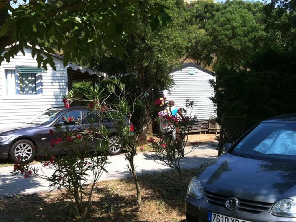 Mobil home confortable avec terrasse à Bormes-les-Mimosas - API-1-52-332