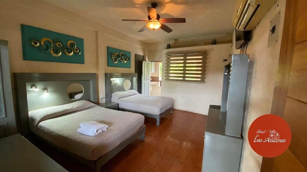 En eller flere senge i et værelse på Hotel Villas Las Azucenas