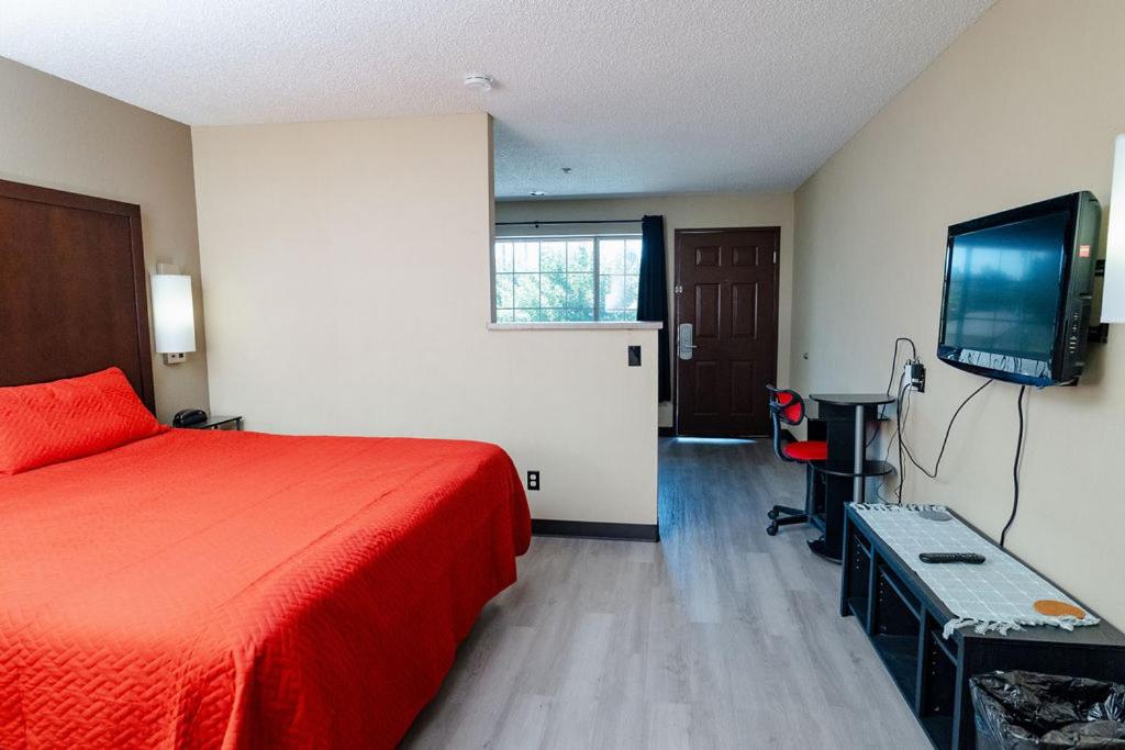 Rose City Inn & Suites photo